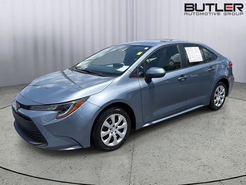 Used 2024 Toyota Corolla LE FWD image 2