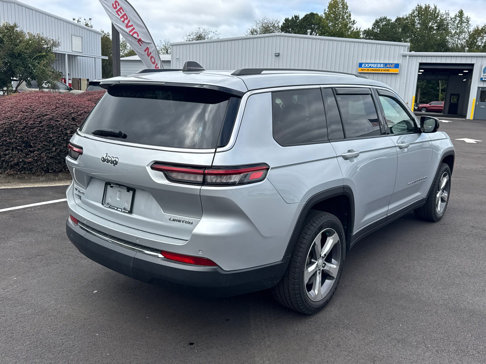 Used 2022 Jeep Grand Cherokee L Limited AWD/4WD image 5