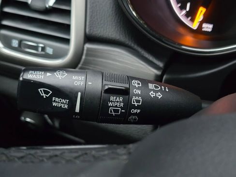 Used 2019 Jeep Grand Cherokee Altitude image 31