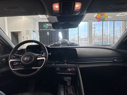 Used 2025 Hyundai Elantra Limited FWD image 15