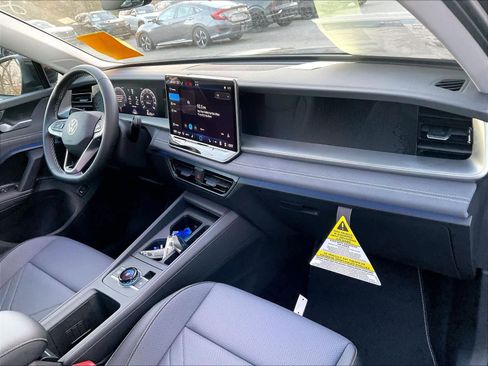 New 2026 Volkswagen Tiguan SE image 10