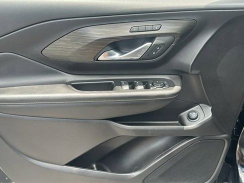 Used 2024 GMC Terrain SLT image 11