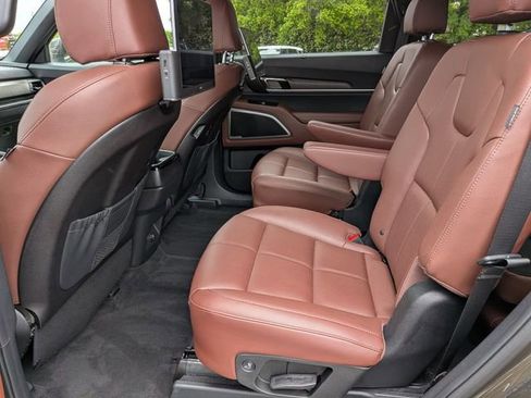 Used 2023 Kia Telluride EX w/ EX Captain's Chair Package AWD/4WD image 21
