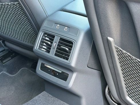 Certified 2025 Audi Q5 2.0T Premium Plus image 18