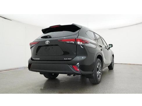 New 2026 Toyota Highlander XLE image 24