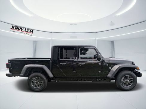 New 2026 Jeep Gladiator Sport AWD/4WD image 2