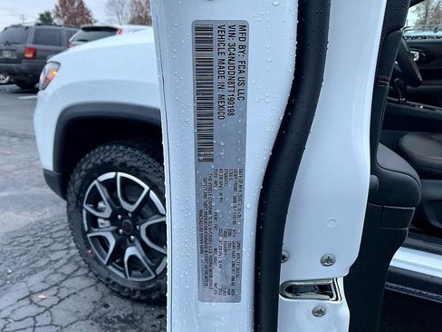 New 2026 Jeep Compass Trailhawk w/ Sun, Sound & Navigation Group image 36