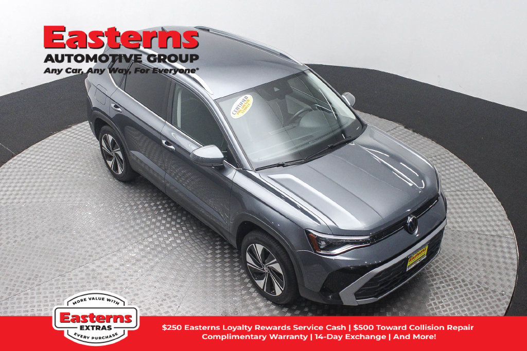 Used 2025 Volkswagen Taos SE AWD/4WD image 4