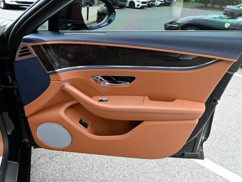 Used 2022 Bentley Flying Spur V8 AWD/4WD image 64