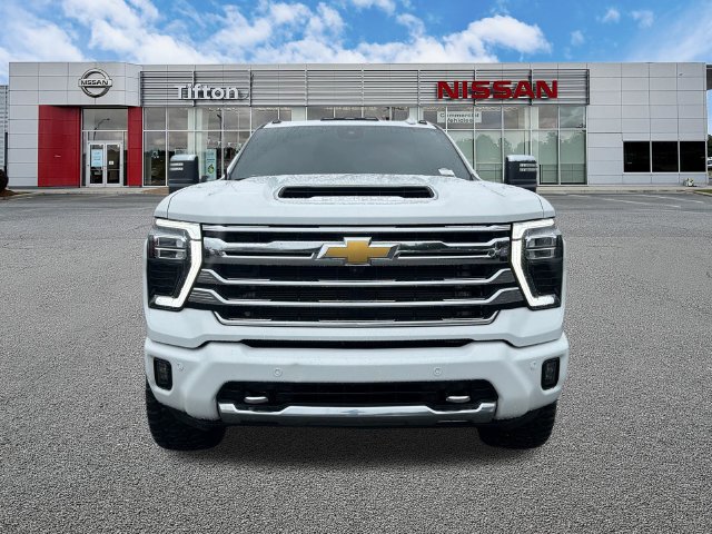 Used 2024 Chevrolet Silverado 2500 High Country w/ High Country Premium Package AWD/4WD image 2
