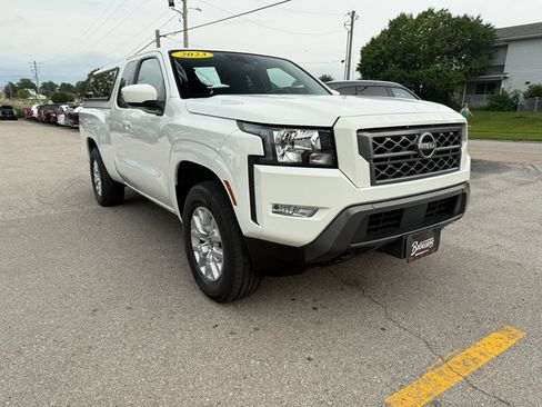 Used 2023 Nissan Frontier SV w/ SV Convenience Package AWD/4WD image 3