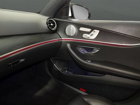 Used 2019 Mercedes-Benz E 300 4MATIC w/ Premium 1 Package image 17