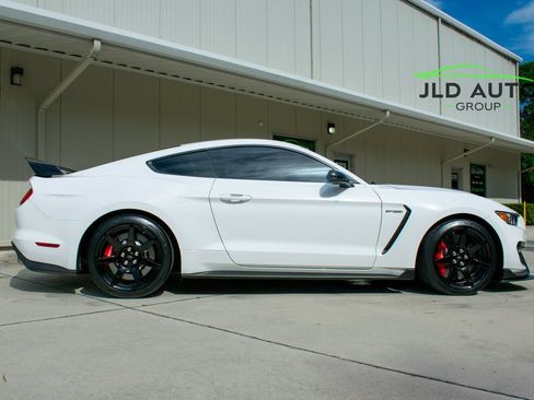 Used 2019 Ford Mustang Shelby GT350R w/ GT350R Equipment Group 920A RWD image 6