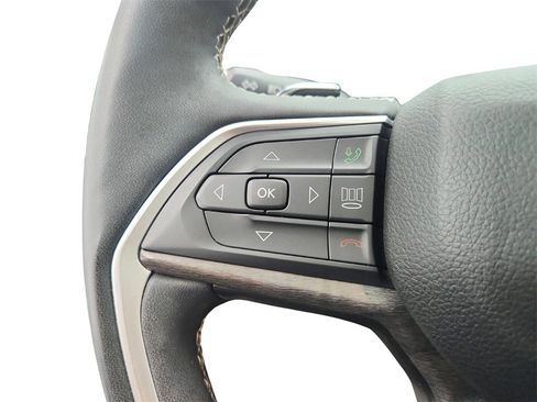 Used 2023 Jeep Grand Cherokee 4WD 4xe w/ Luxury Tech Group II image 38