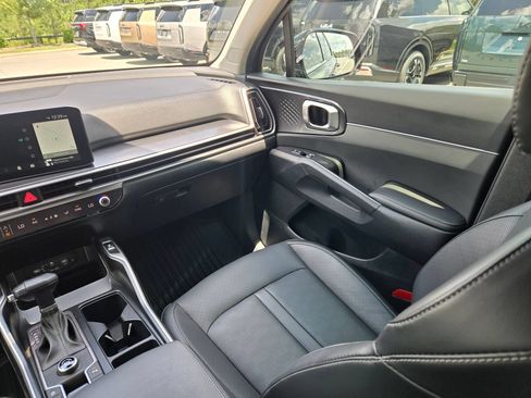 Used 2025 Kia Sorento S w/ Panoramic Sunroof Package FWD image 11