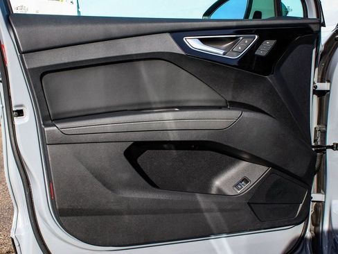 Used 2024 Audi Q4 e-tron Premium Plus w/ Premium Plus image 8