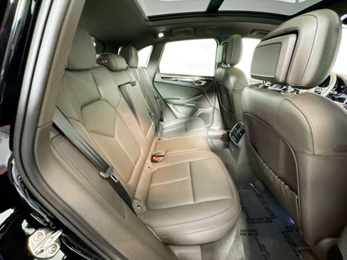 Certified 2025 Porsche Macan image 23