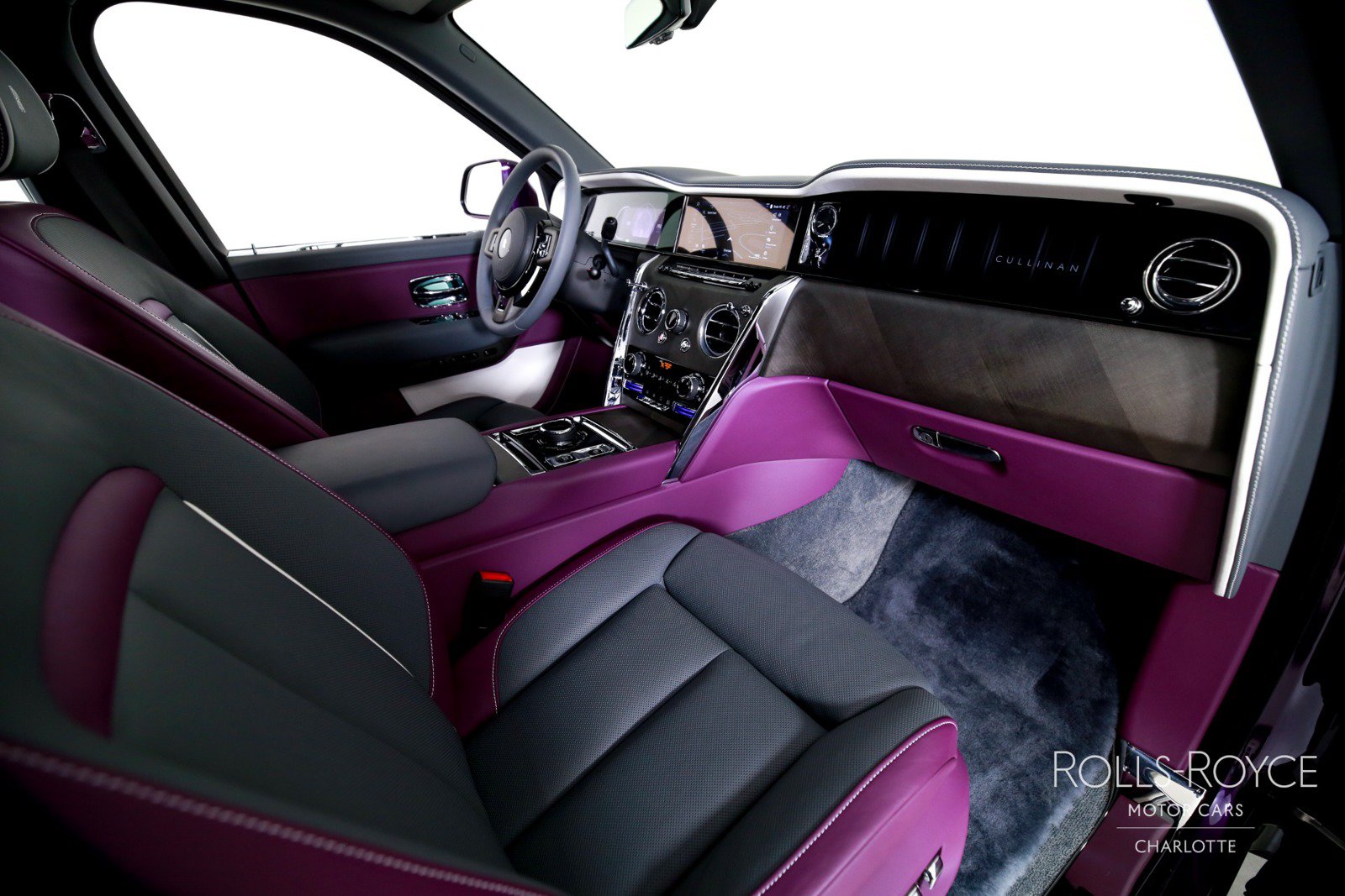 Certified 2025 Rolls-Royce Cullinan AWD/4WD image 37
