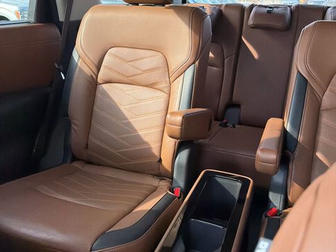 Used 2022 Nissan Pathfinder Platinum w/ Cargo Package image 11