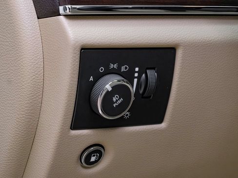 Used 2015 Jeep Grand Cherokee Overland w/ Advanced Technology Group RWD image 22