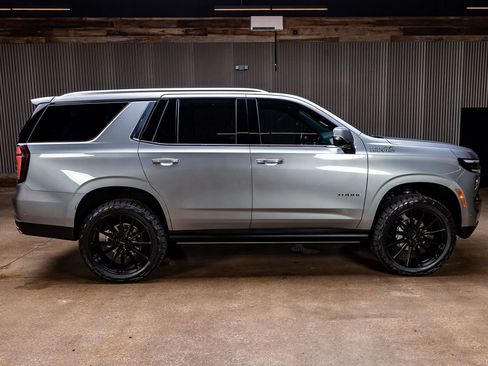 Used 2025 Chevrolet Tahoe High Country AWD/4WD image 11