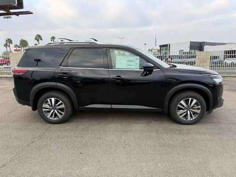 New 2025 Nissan Pathfinder SL image 7