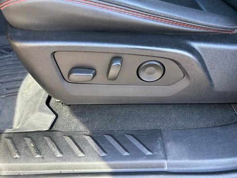 Used 2023 GMC Canyon AT4X image 17