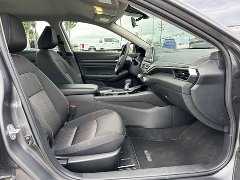 Used 2024 Nissan Altima 2.5 SV image 10