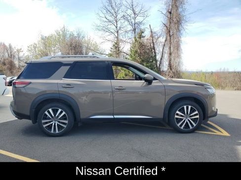 Certified 2024 Nissan Pathfinder Platinum w/ Cargo Package AWD/4WD image 10