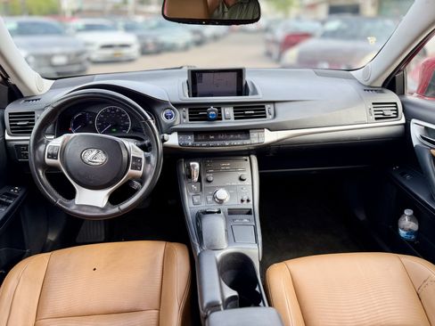 Used 2013 Lexus CT 200h w/ Premium Pkg w/Navigation FWD image 17