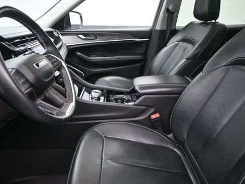 Used 2022 Jeep Grand Cherokee L Limited AWD/4WD image 16