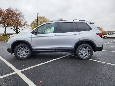Used 2025 Honda Passport TrailSport image 15