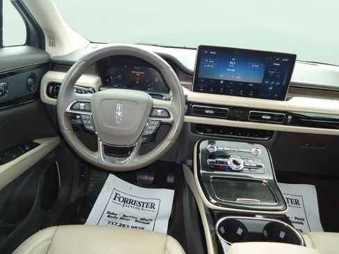 Used 2023 Lincoln Nautilus Reserve w/ Equipment Group 201A AWD/4WD image 11