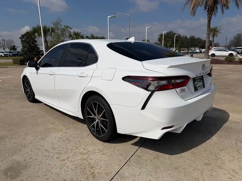 Used 2022 Toyota Camry SE image 3