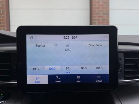 Used 2021 Ford Explorer XLT w/ Equipment Group 202A AWD/4WD image 21