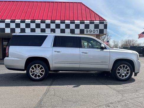 Used 2016 GMC Yukon XL Denali w/ Open Road Package AWD/4WD image 8