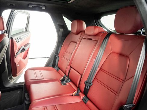 Certified 2023 Porsche Cayenne GTS AWD/4WD image 22