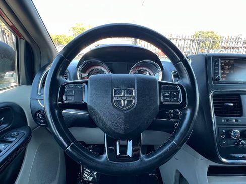 Used 2017 Dodge Grand Caravan SXT FWD image 12