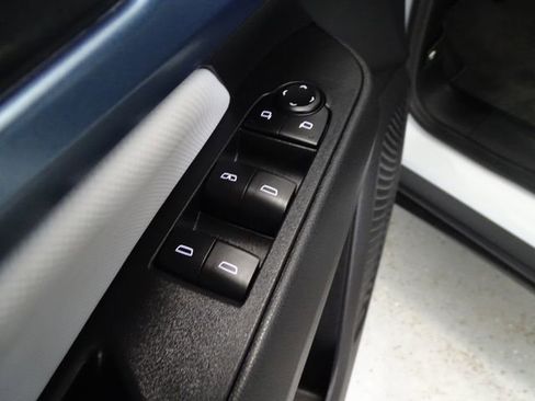 Used 2025 Chevrolet Equinox EV LT FWD image 9