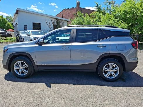 Used 2023 GMC Terrain SLE w/ Driver Convenience Package AWD/4WD image 4