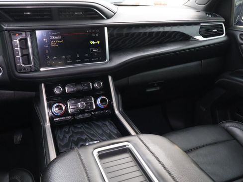 Used 2024 GMC Yukon Denali w/ Advanced Technology Package image 10