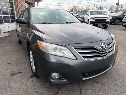 Used 2010 Toyota Camry XLE image 3