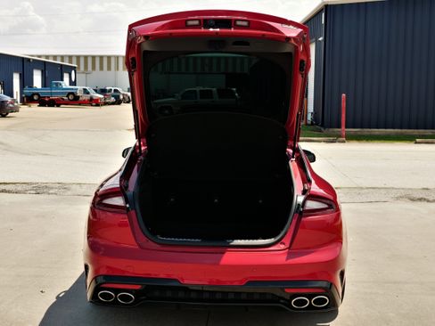 Used 2020 Kia Stinger GT1 image 11