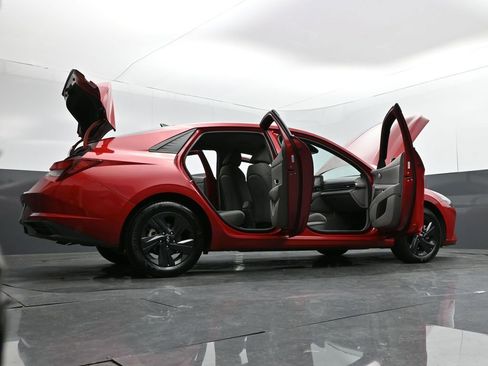 Used 2023 Hyundai Elantra SEL w/ Cargo Package image 31