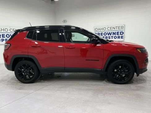 Used 2023 Jeep Compass Latitude w/ Convenience Group AWD/4WD image 9