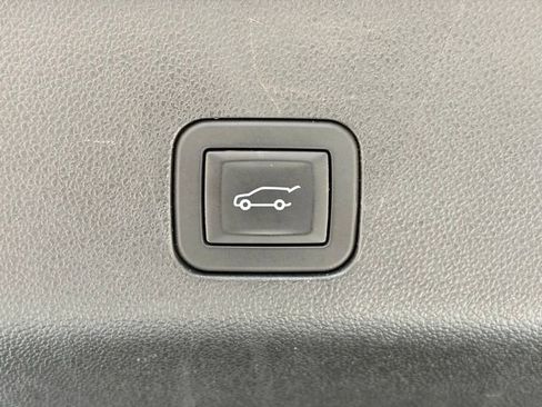 Used 2025 Chevrolet Tahoe LT image 16
