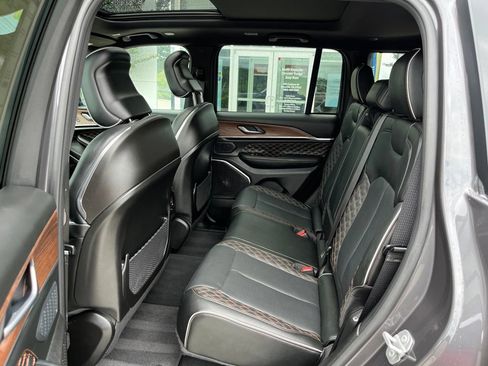 Used 2025 Jeep Grand Cherokee Summit AWD/4WD image 16