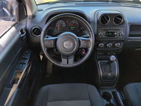 Used 2012 Jeep Compass Latitude w/ Altitude Pkg FWD image 15