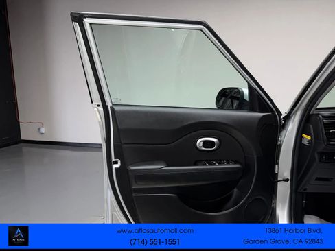 Used 2018 Kia Soul FWD image 23