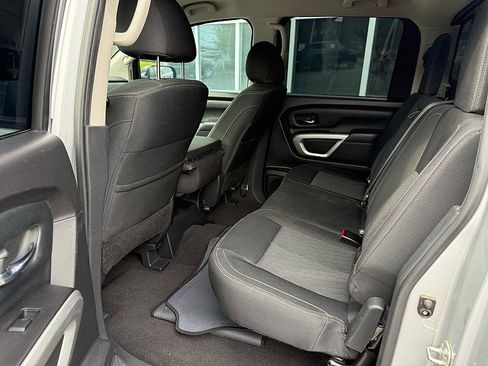 Used 2018 Nissan Titan SV RWD image 9